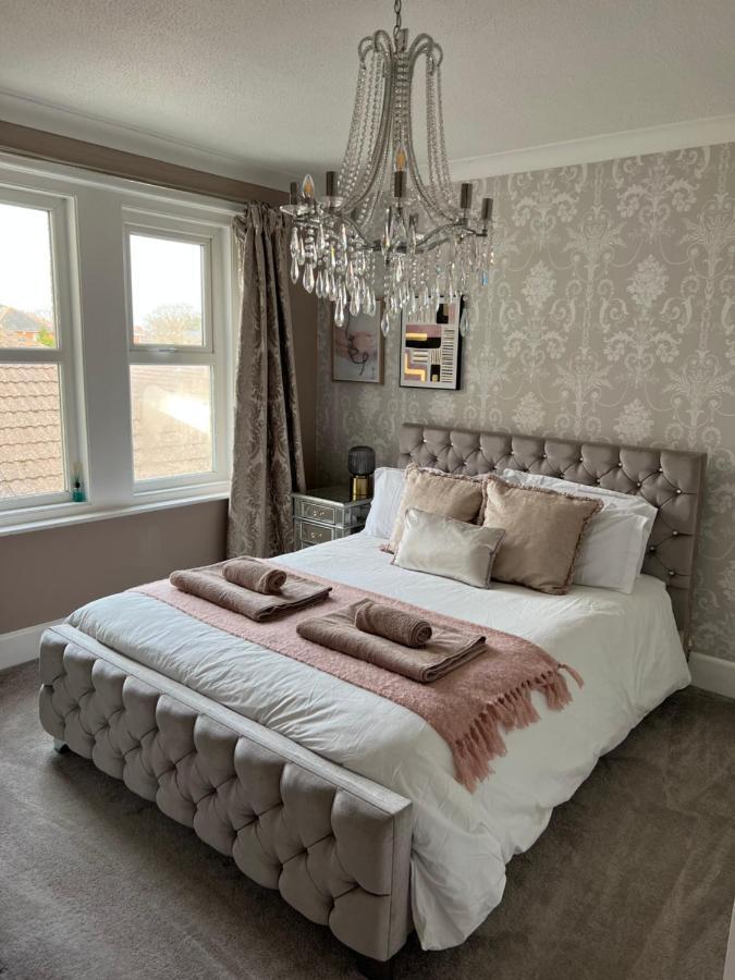 Spacious 4 Bed Rooms, Parking, Garden&Near Parks, Beaches&University Bournemouth Exterior foto